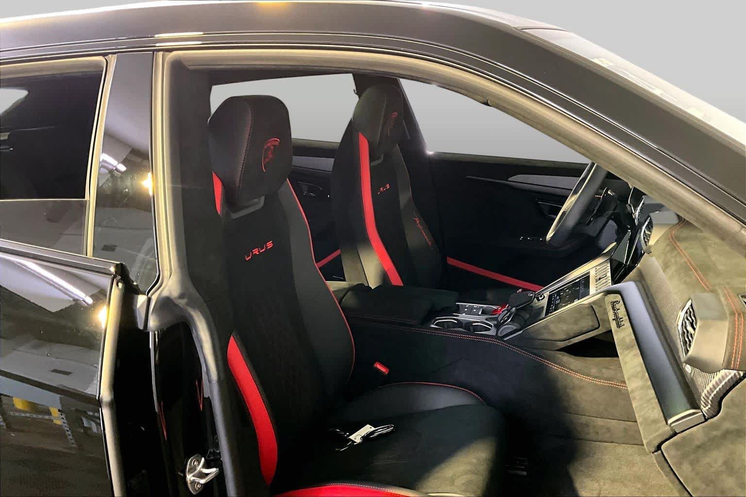 Used 2024 Lamborghini Urus Performante AWD/4WD image 8