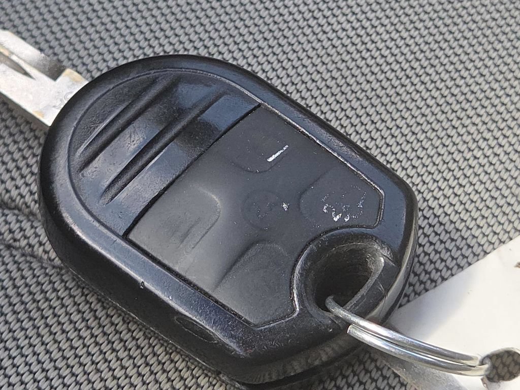 Used 2014 Ford Taurus SE FWD image 30