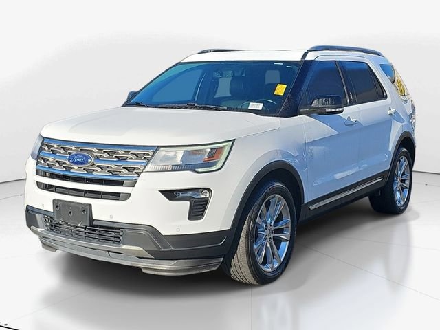 Used 2018 Ford Explorer XLT w/ Equipment Group 202A image 3