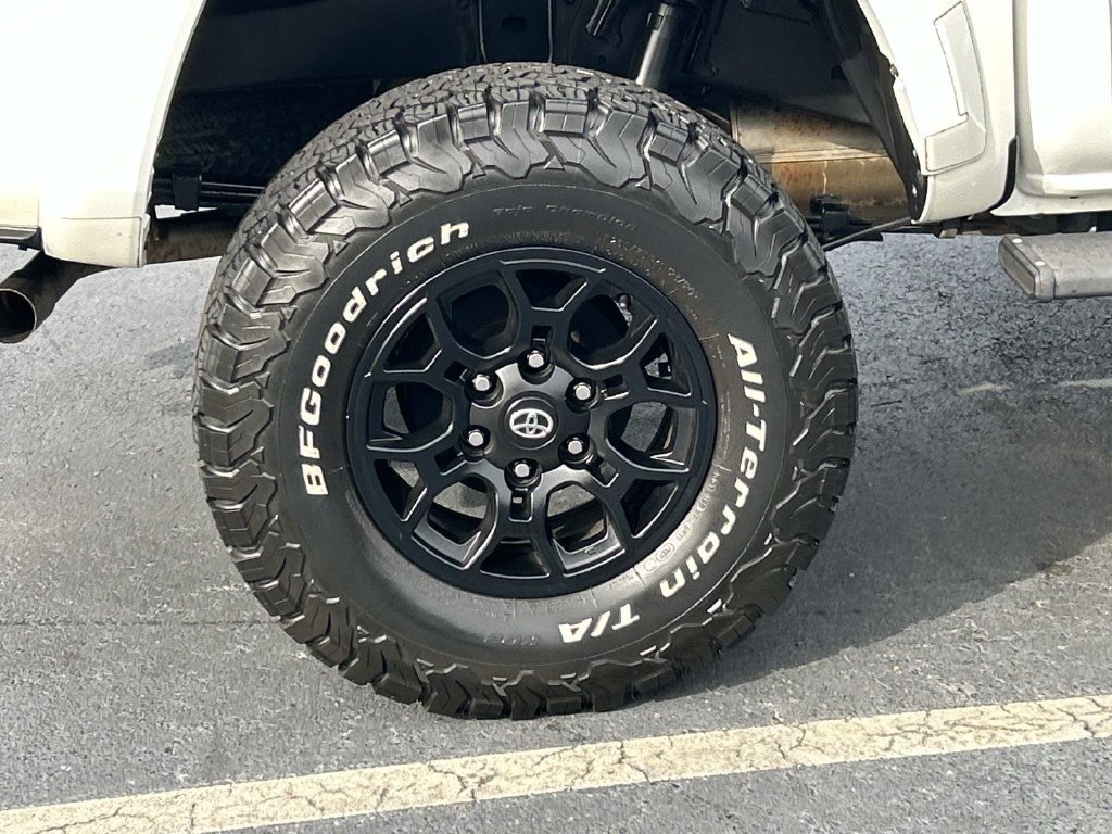 Used 2021 Toyota Tacoma SR5 RWD image 9
