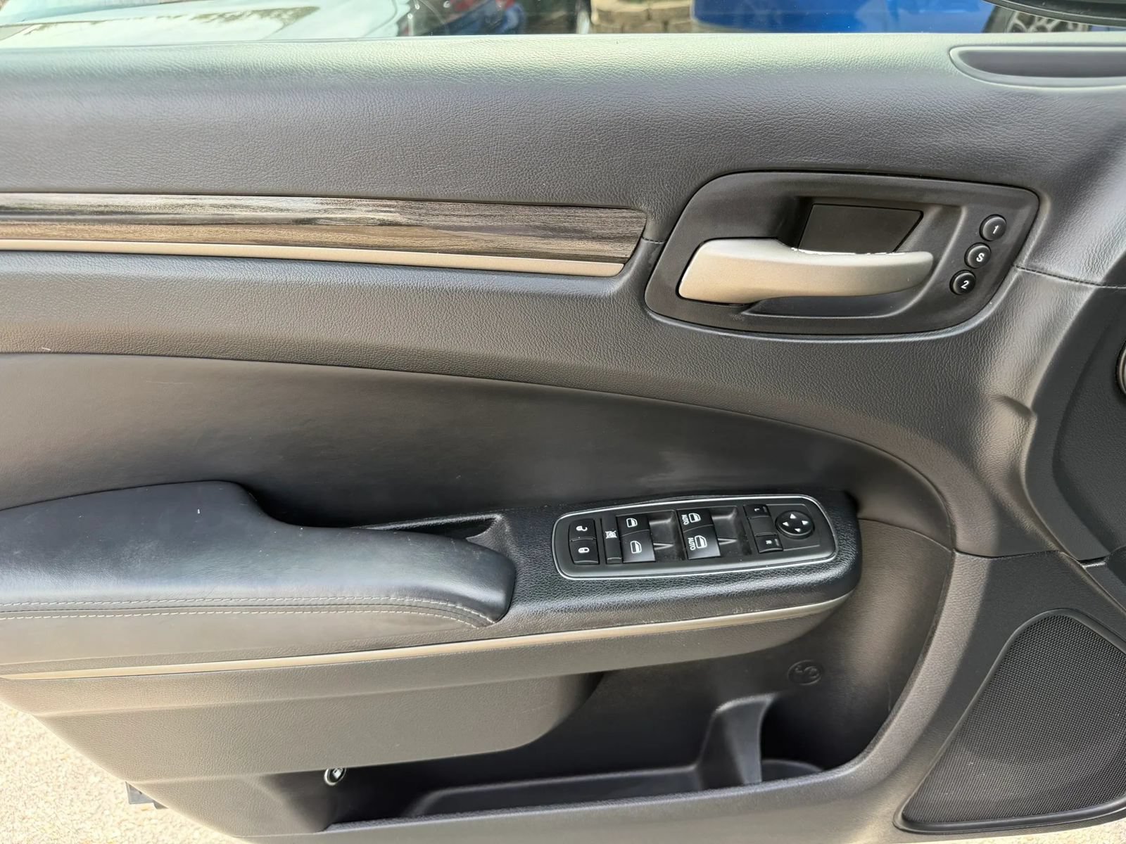 Used 2013 Chrysler 300 C RWD image 11