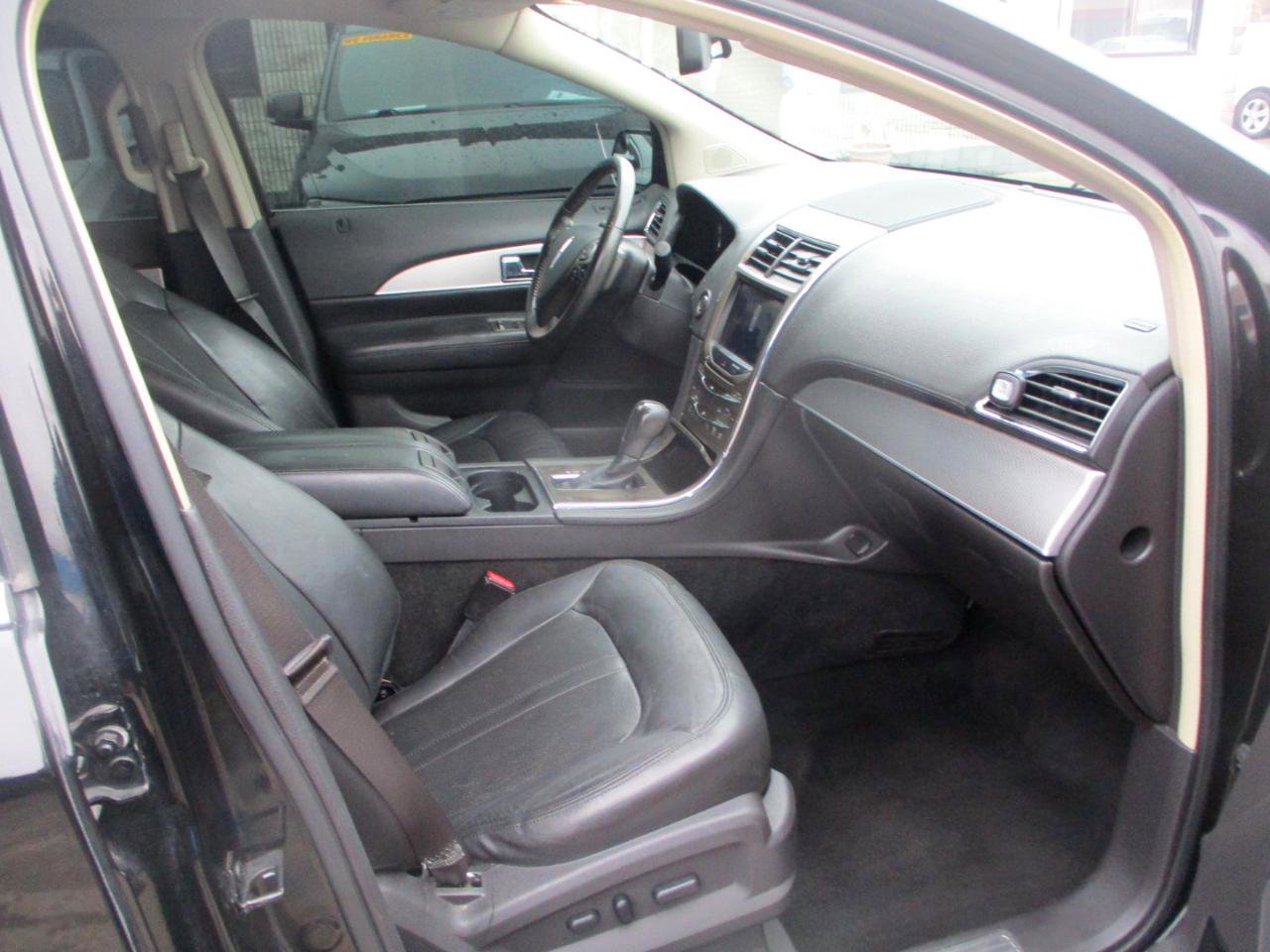 Used 2012 Lincoln MKX FWD image 8
