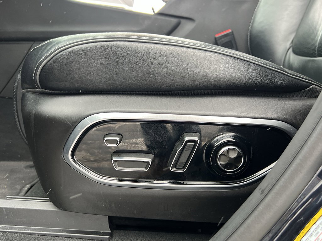 Used 2024 Jeep Grand Cherokee L Overland w/ Advanced Protech Group III image 18