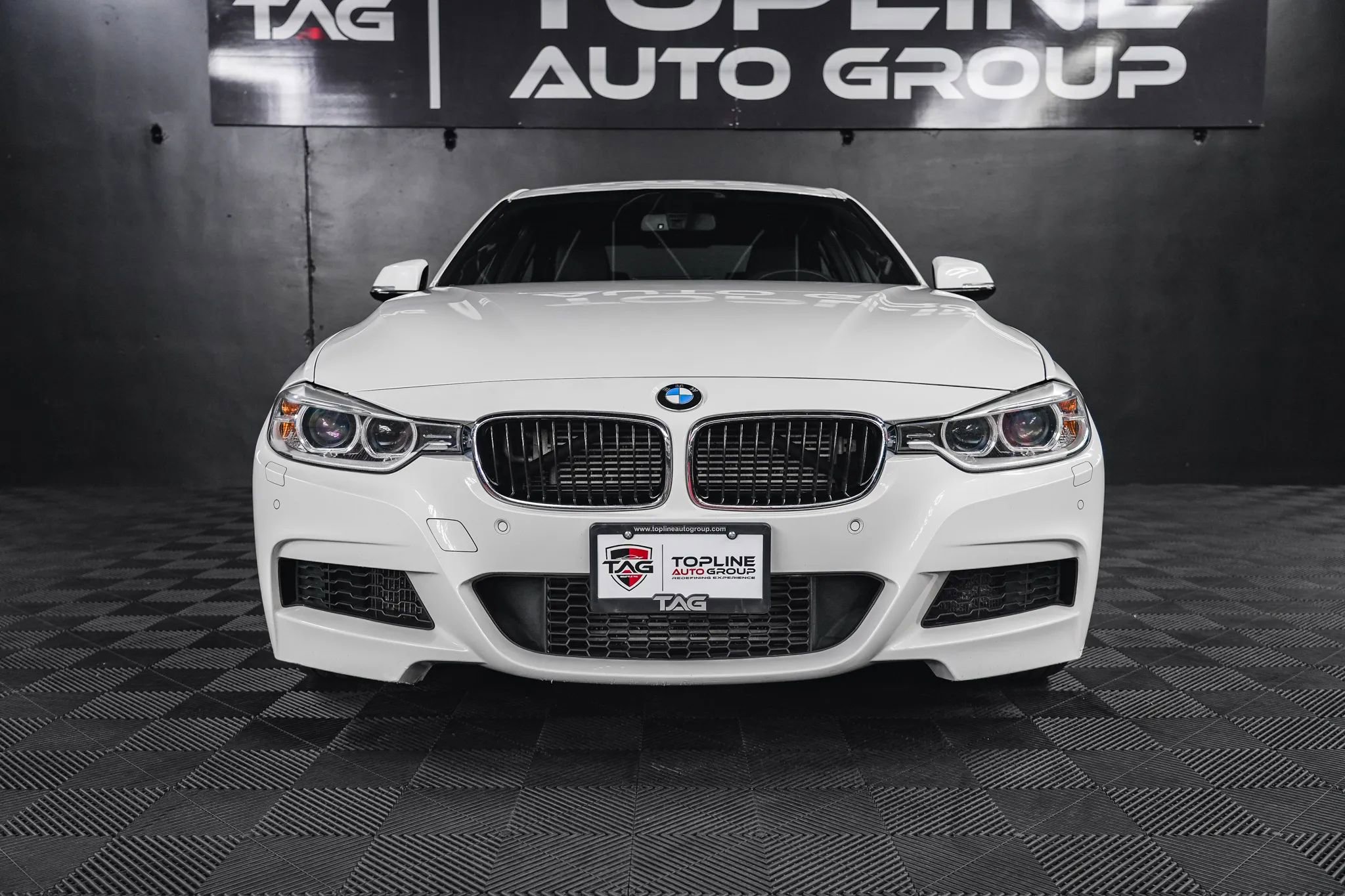 Used 2014 BMW 335i xDrive Sedan AWD/4WD image 9
