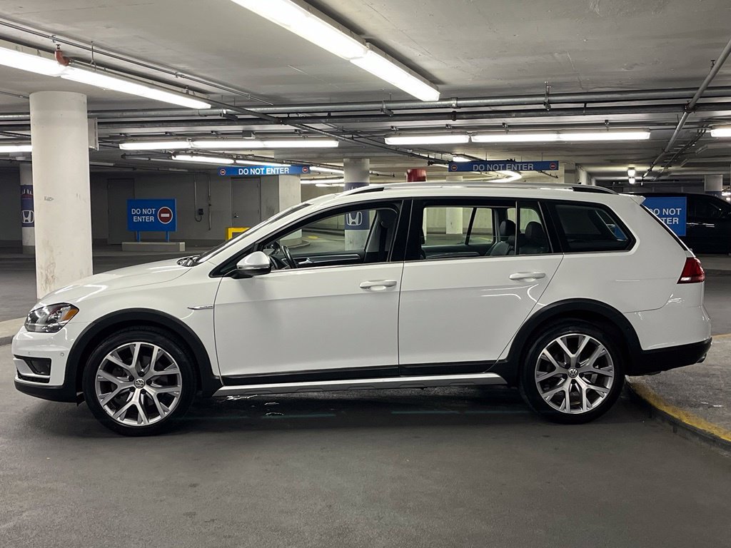 Used 2017 Volkswagen Golf Alltrack SEL AWD/4WD image 29