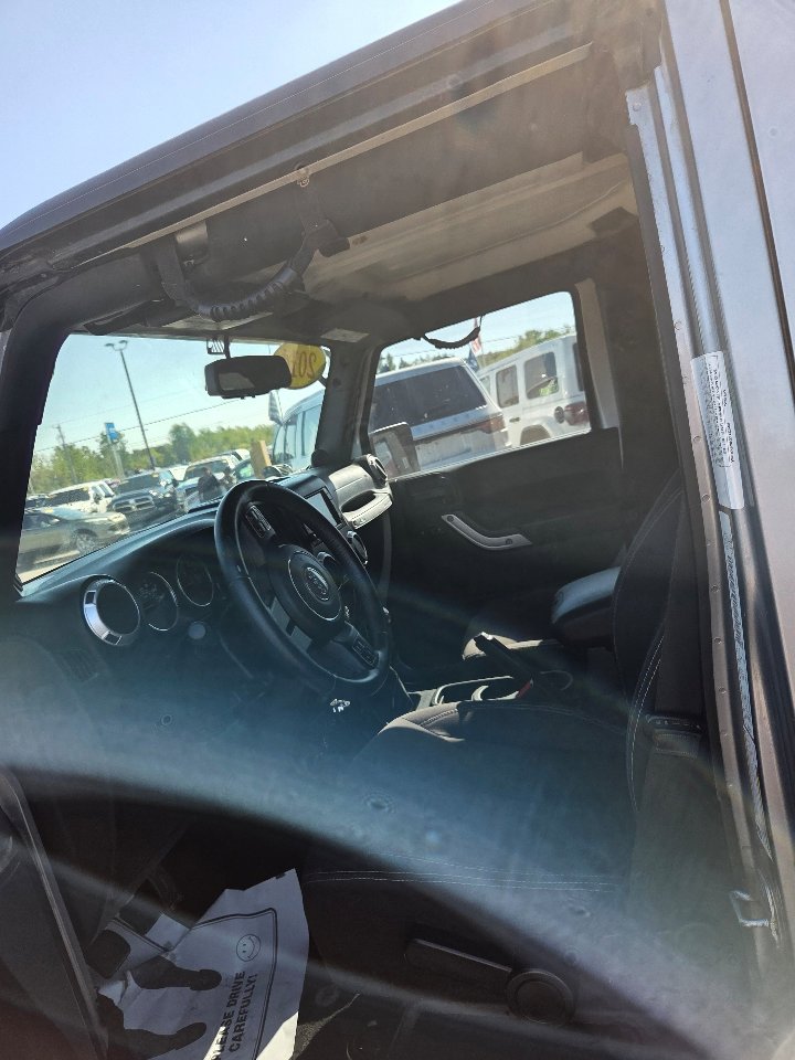 Used 2014 Jeep Wrangler Unlimited Sahara w/ Dual Top Group image 9