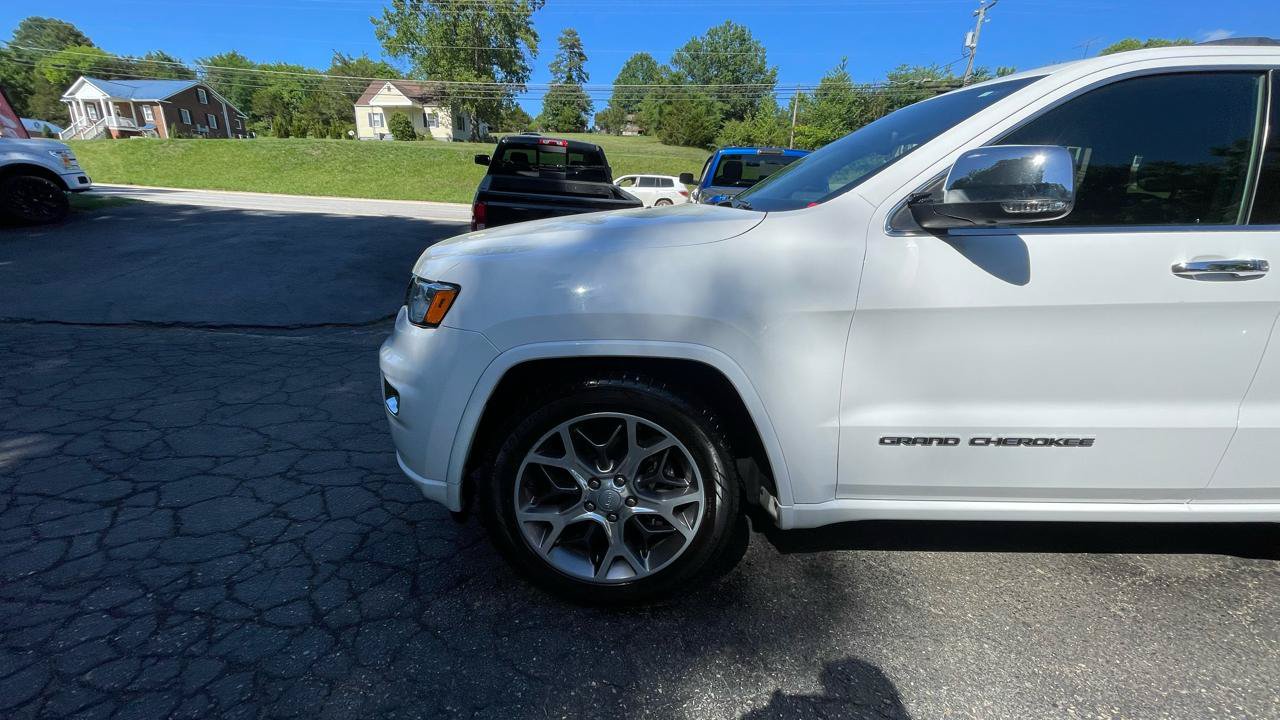 Used 2021 Jeep Grand Cherokee Overland AWD/4WD image 2
