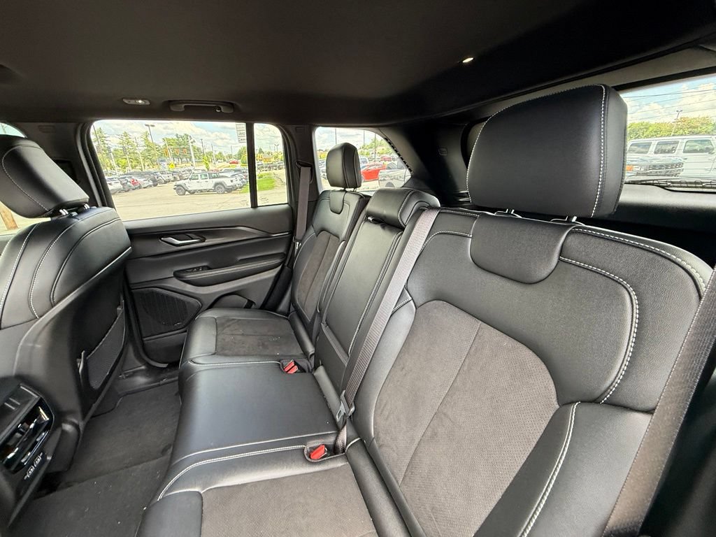Used 2023 Jeep Grand Cherokee Altitude AWD/4WD image 25