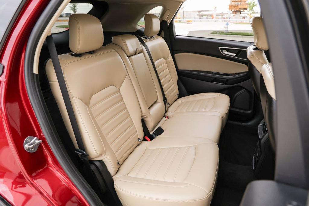 Used 2019 Ford Edge SEL w/ Equipment Group 201A FWD image 25