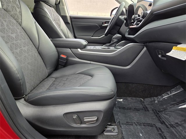 Certified 2024 Toyota Highlander XLE image 18