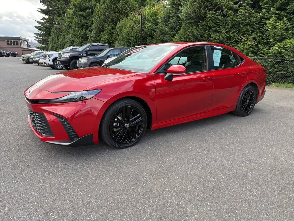Used 2025 Toyota Camry SE FWD image 1