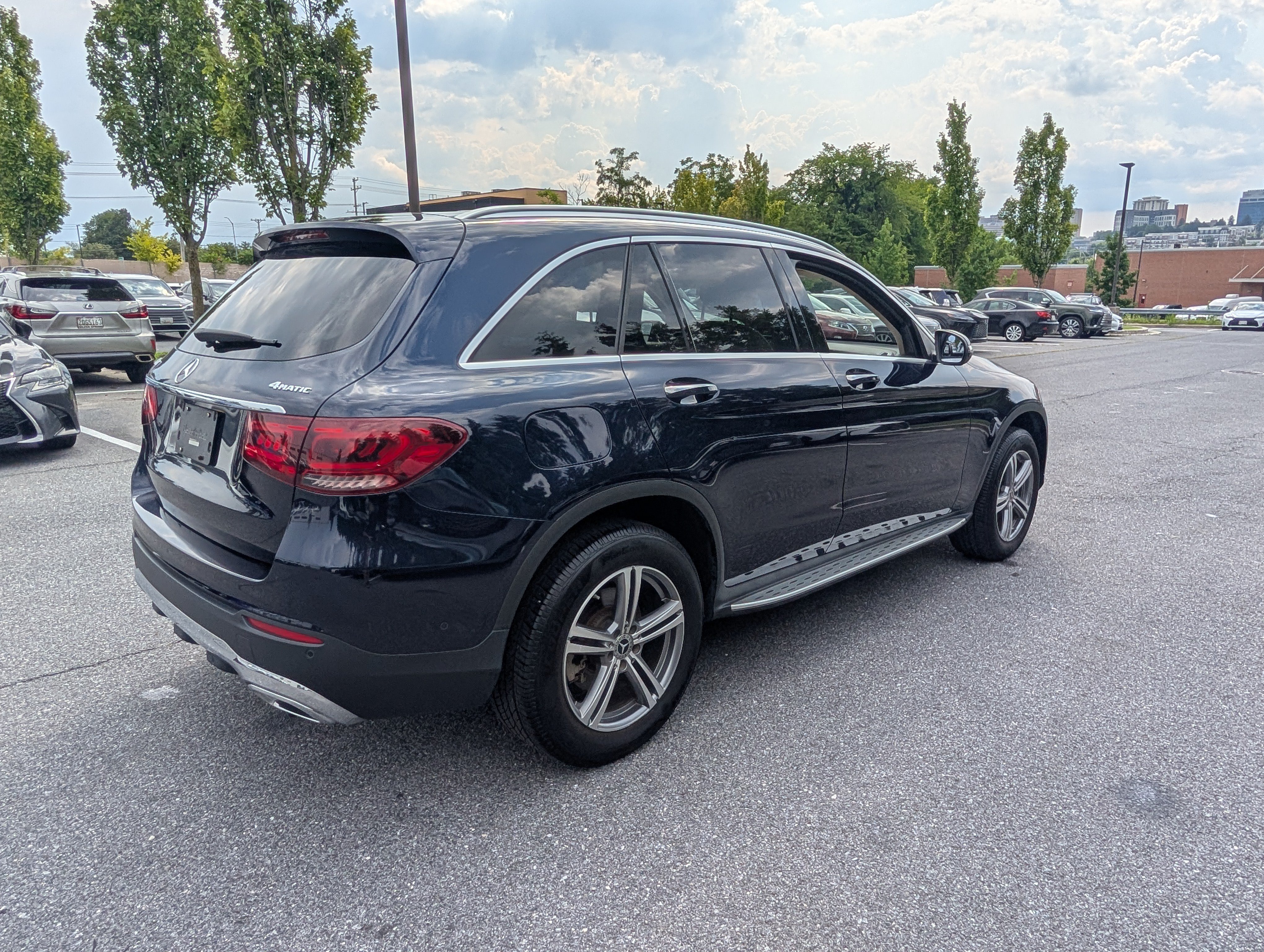 Used 2021 Mercedes-Benz GLC 300 4MATIC image 3