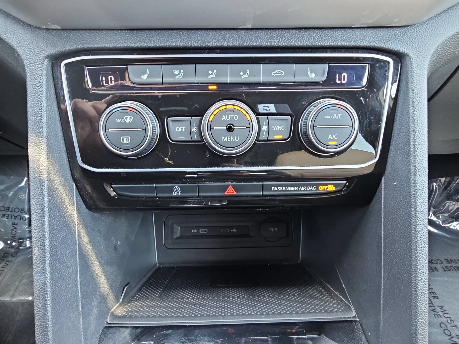 Used 2023 Volkswagen Atlas Cross Sport SE FWD image 23