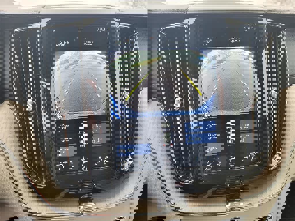 Used 2018 Volvo XC60 T8 Inscription w/ Advanced Package image 11