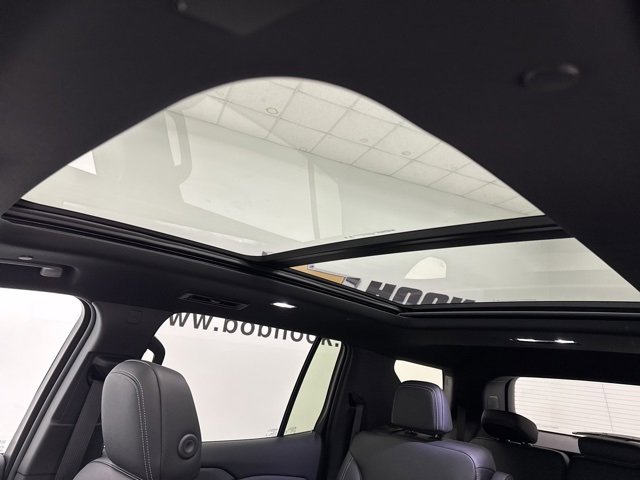 New 2026 Chevrolet Traverse LT w/ Sun and Wheel Package image 22