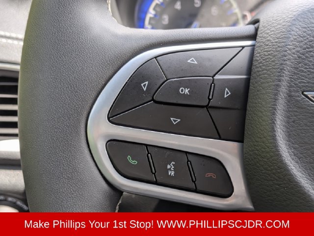 Used 2025 Chrysler Pacifica Select FWD image 24