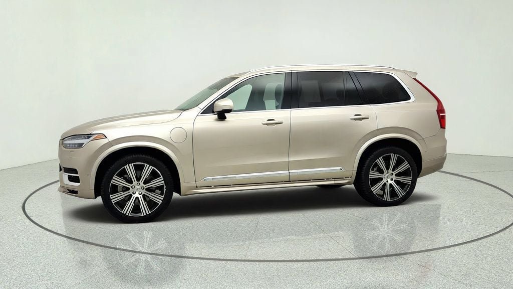 Used 2024 Volvo XC90 T8 Plus w/ Protection Package Premier AWD/4WD image 8