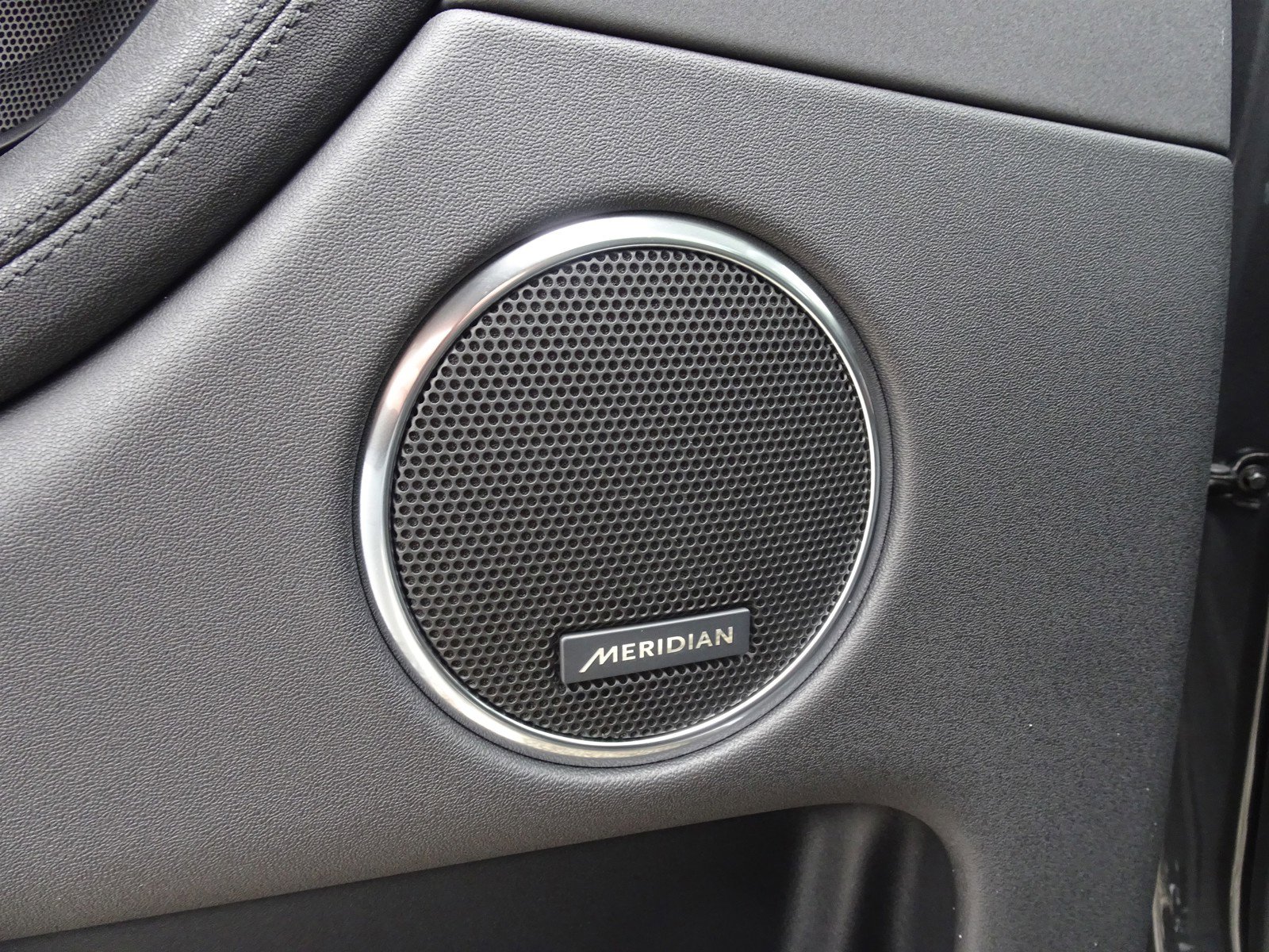 New 2025 Land Rover Discovery Sport S image 11