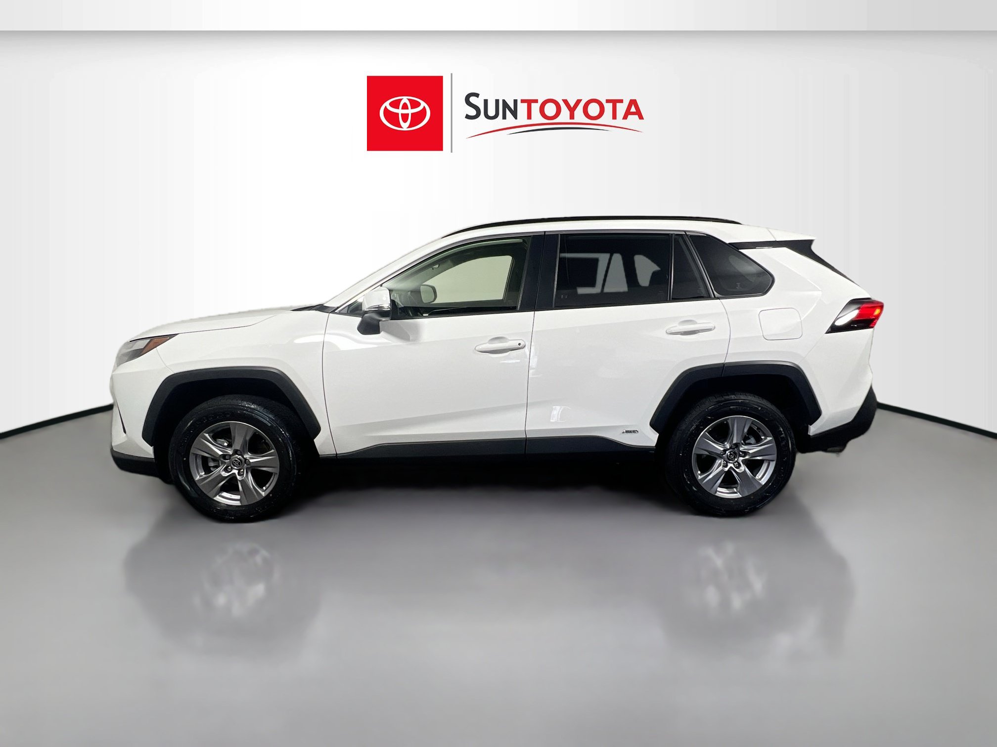 Used 2025 Toyota RAV4 XLE w/ Convenience Package AWD/4WD image 7