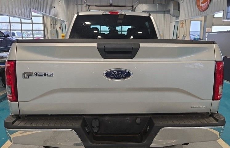 Used 2015 Ford F150 XLT w/ Trailer Tow Package image 3
