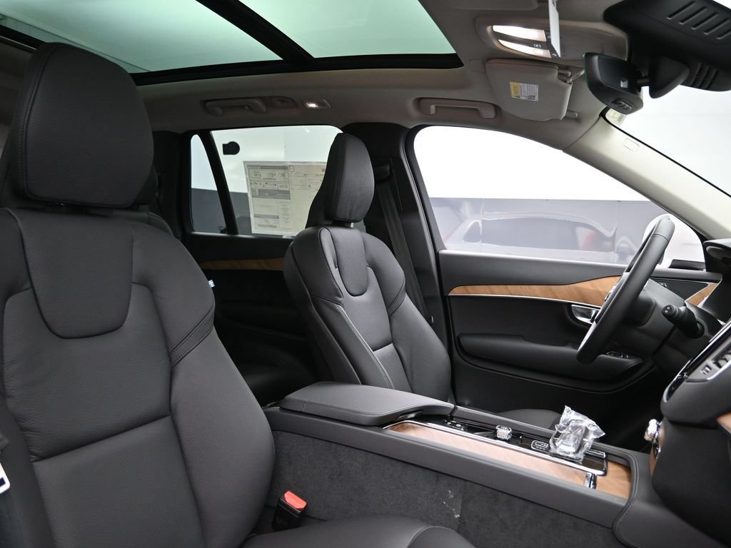 New 2025 Volvo XC90 T8 Core w/ Protection Package Premier AWD/4WD image 29