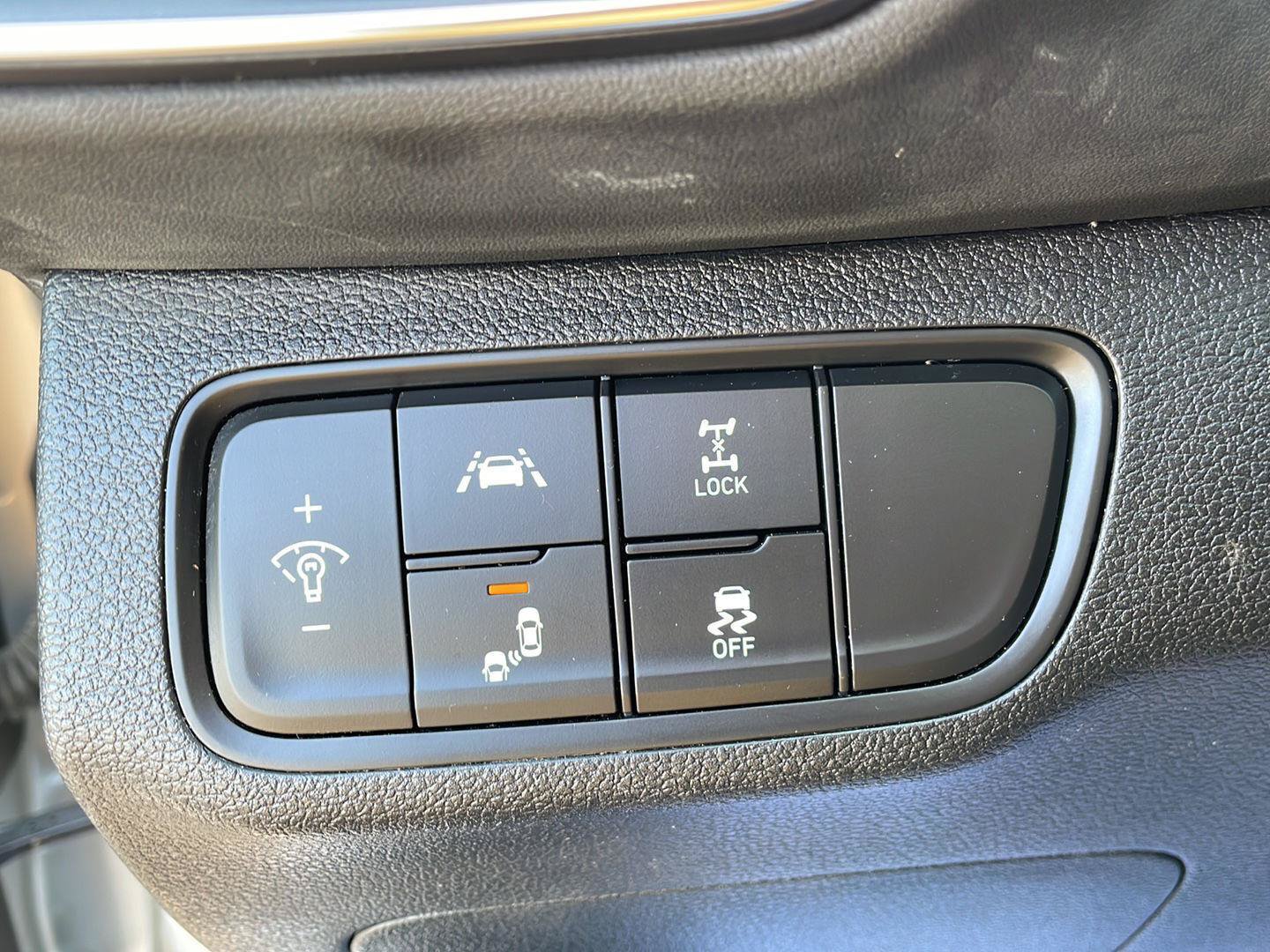 Used 2019 Hyundai Santa Fe SEL AWD/4WD image 13