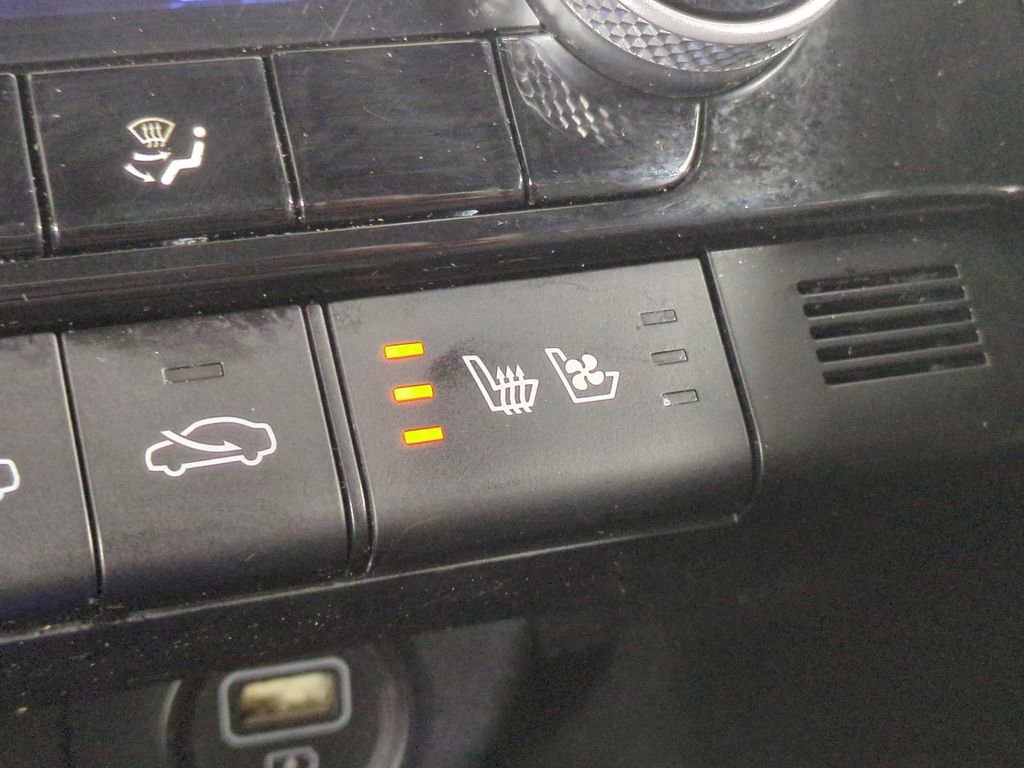 Used 2023 Hyundai Elantra Limited w/ Cargo Package image 26