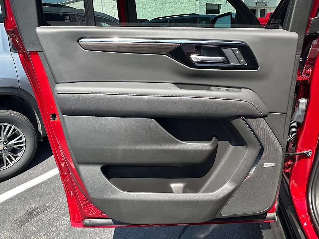New 2025 Chevrolet Suburban Premier image 19