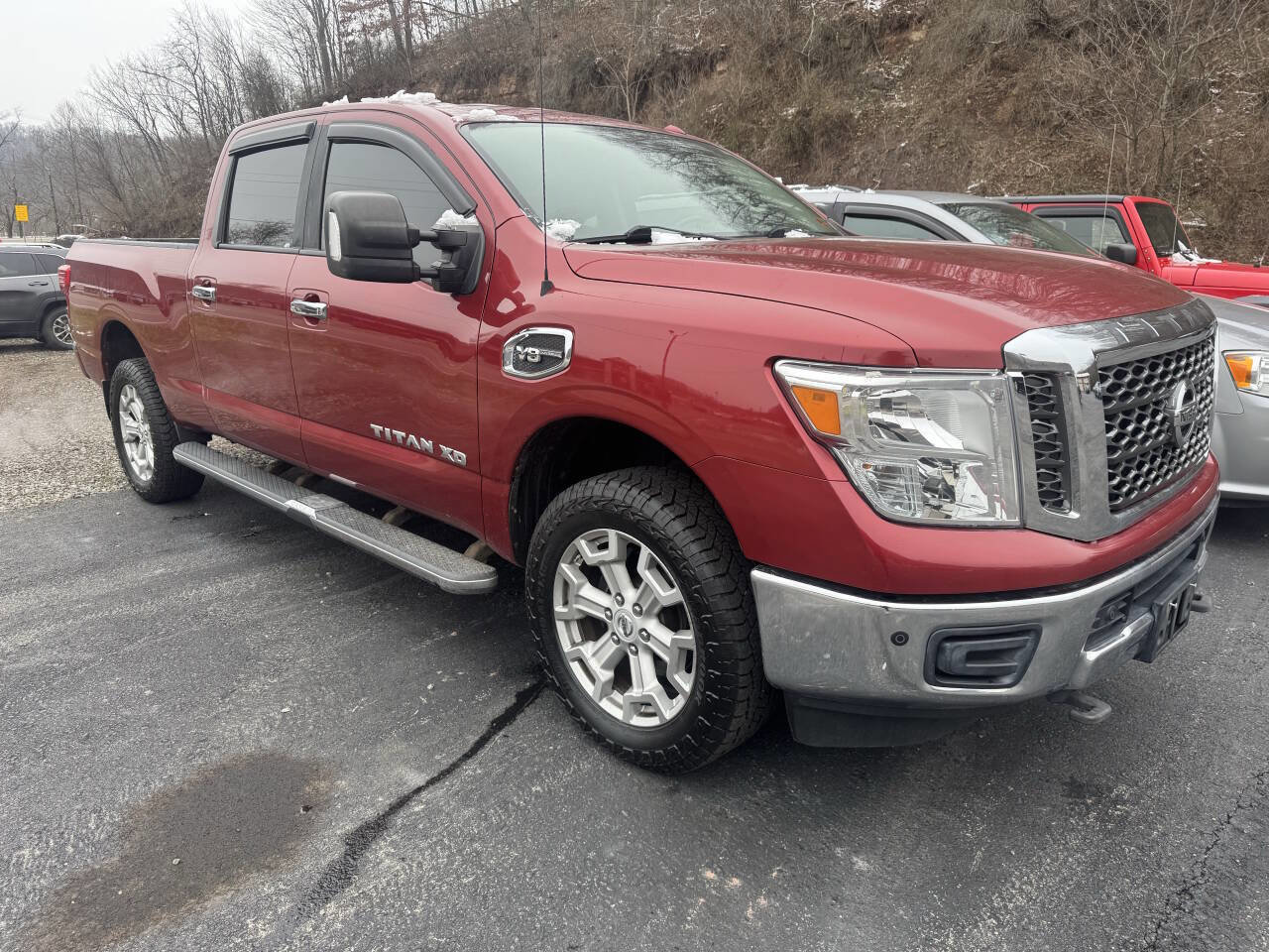 Used 2018 Nissan Titan SV w/ SV Convenience Package image 6