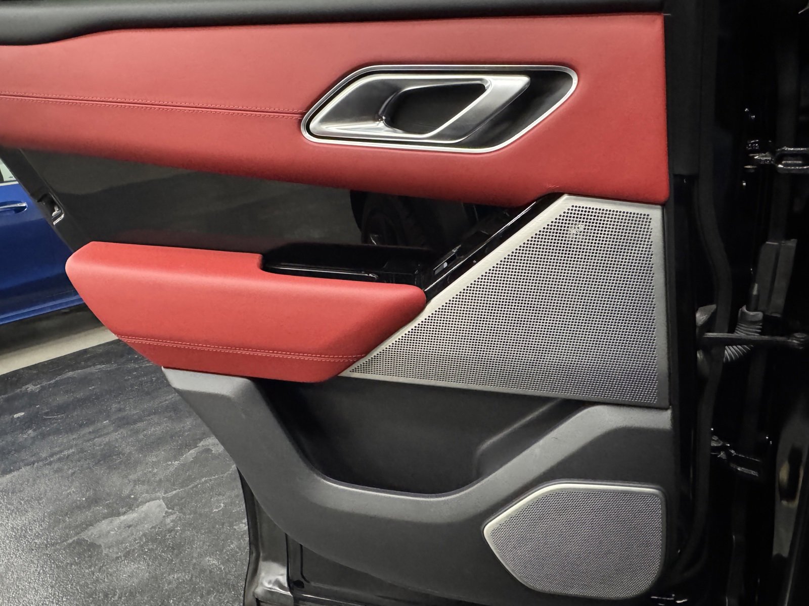 Used 2020 Land Rover Range Rover Velar SV Autobiography Dynamic image 38