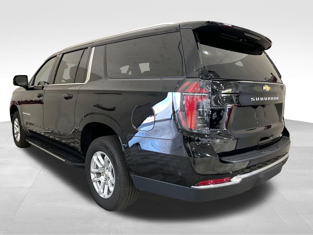 Used 2025 Chevrolet Suburban LT AWD/4WD image 3
