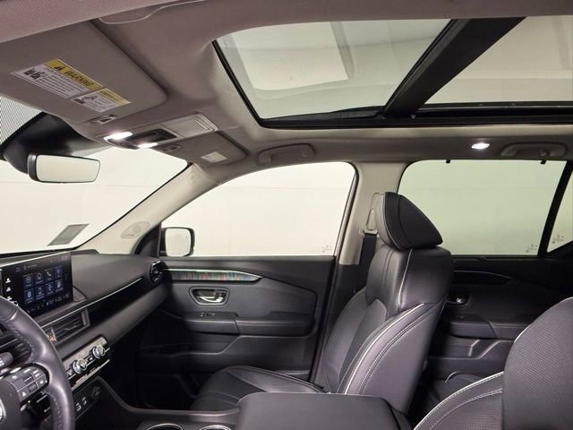 Used 2025 Honda Pilot Elite image 35