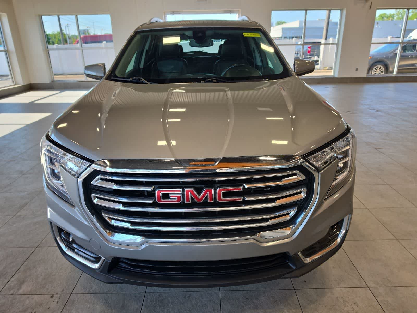 Used 2023 GMC Terrain SLT w/ Infotainment Package II AWD/4WD image 3