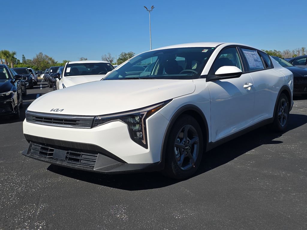 New 2025 Kia K4 LXS image 4