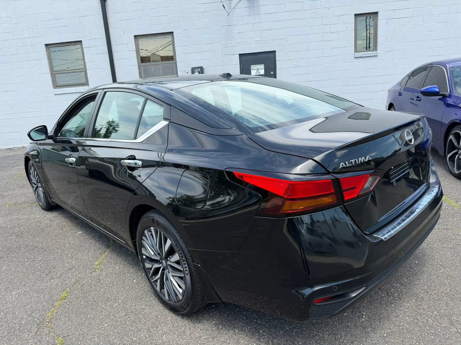Used 2024 Nissan Altima 2.5 SV FWD image 14