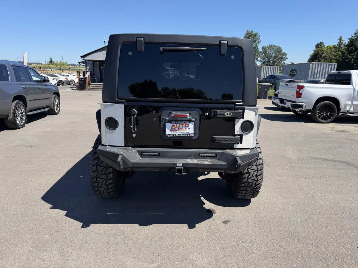 Used 2017 Jeep Wrangler Unlimited Rubicon w/ Cold Weather Group AWD/4WD image 7