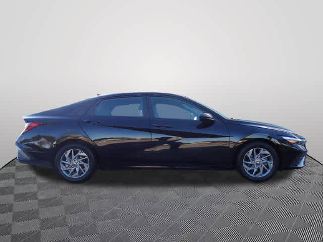 Used 2024 Hyundai Elantra SEL FWD image 4