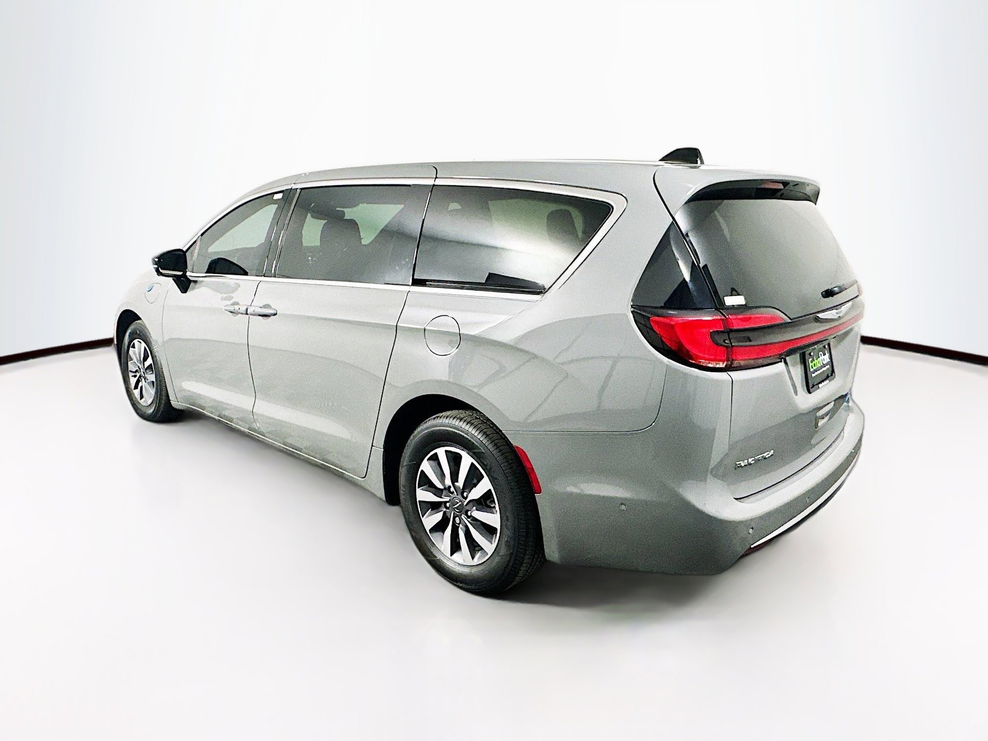 Used 2025 Chrysler Pacifica Select image 5