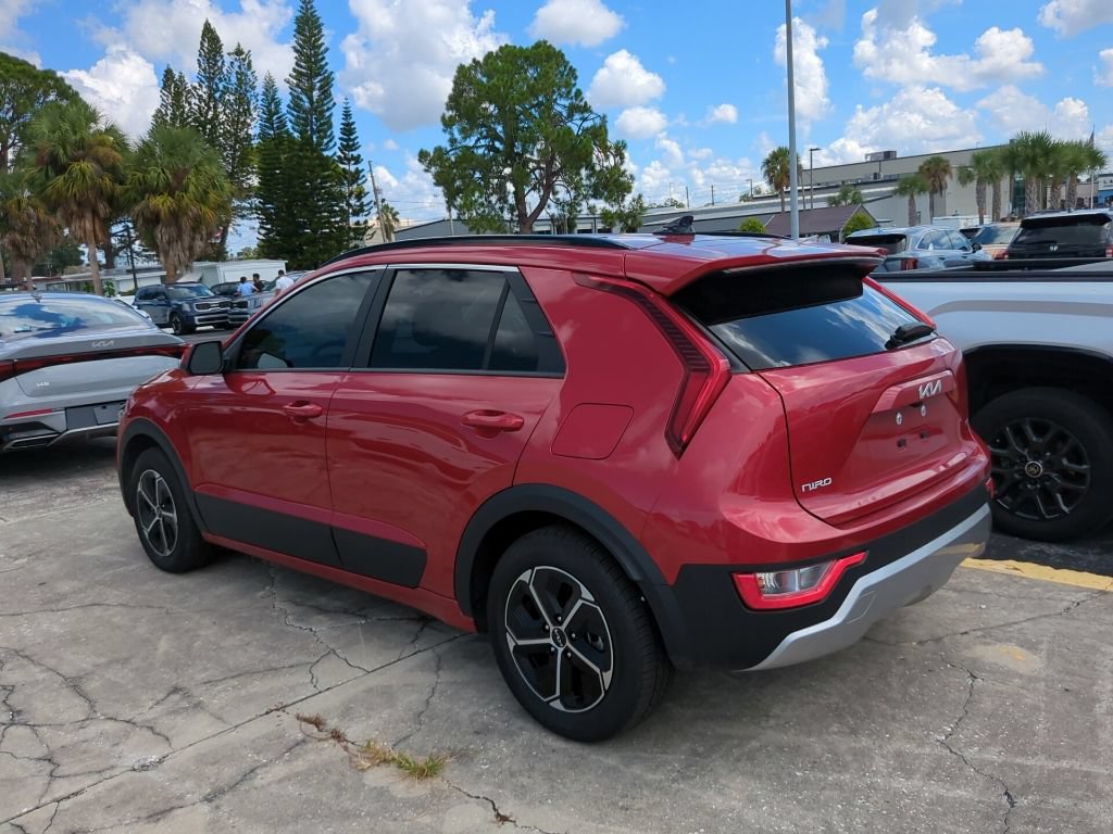 Certified 2025 Kia Niro LX FWD image 9