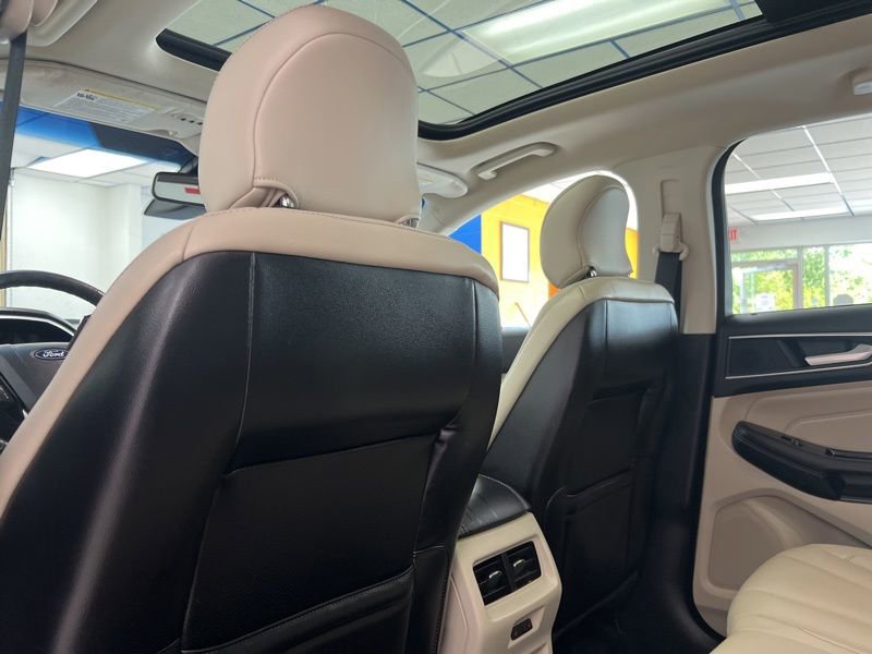 Used 2018 Ford Edge Titanium w/ Equipment Group 302A AWD/4WD image 18