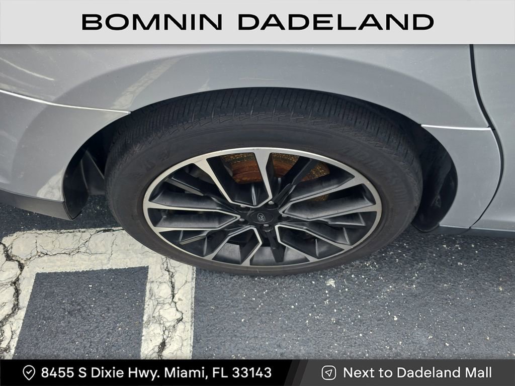 Used 2018 Ford Taurus SHO w/ Driver Assist Package image 8