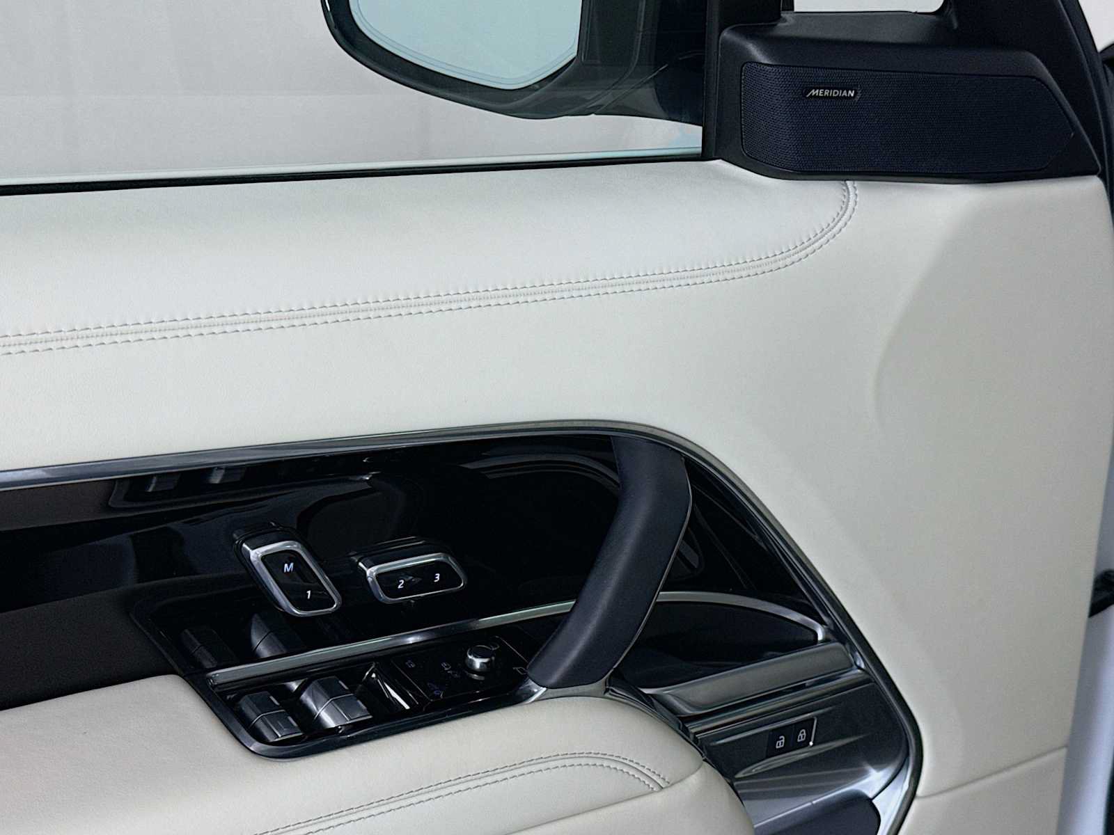 Certified 2024 Land Rover Range Rover SE AWD/4WD image 19