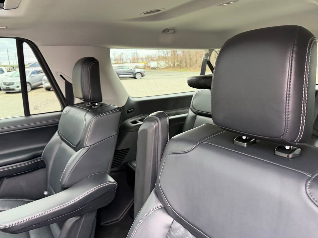 Used 2025 Ford Expedition Max Platinum AWD/4WD image 12
