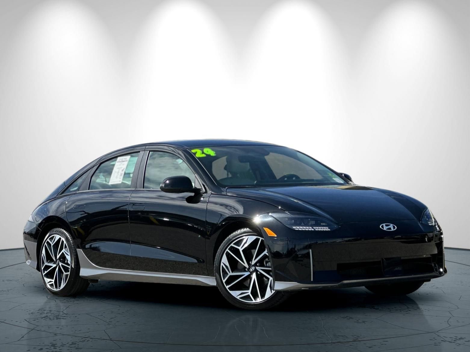 Used 2024 Hyundai Ioniq 6 SEL RWD image 2
