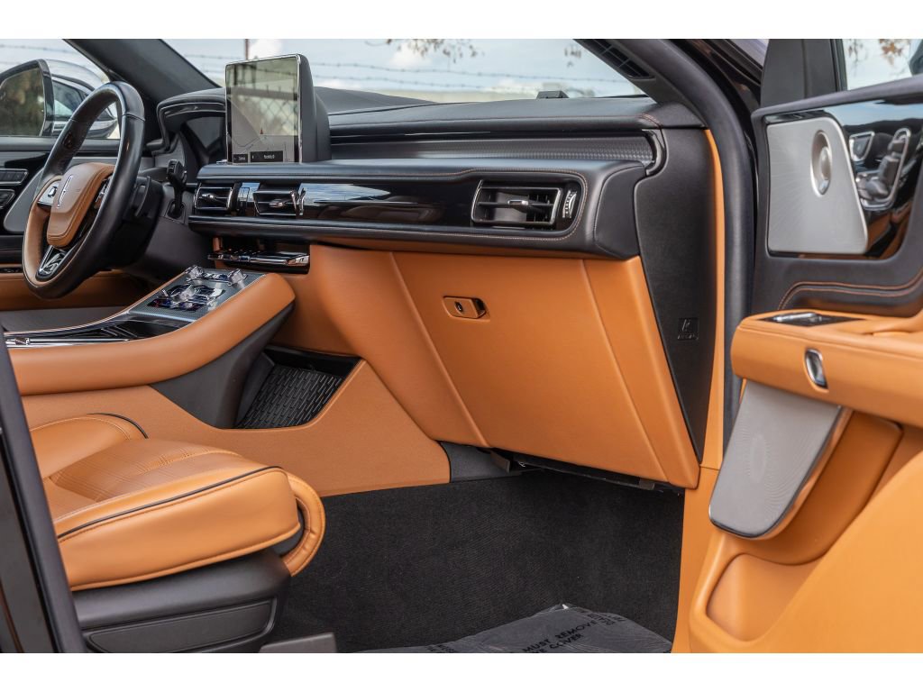 Used 2022 Lincoln Aviator Black Label w/ Dynamic Handling Package image 10