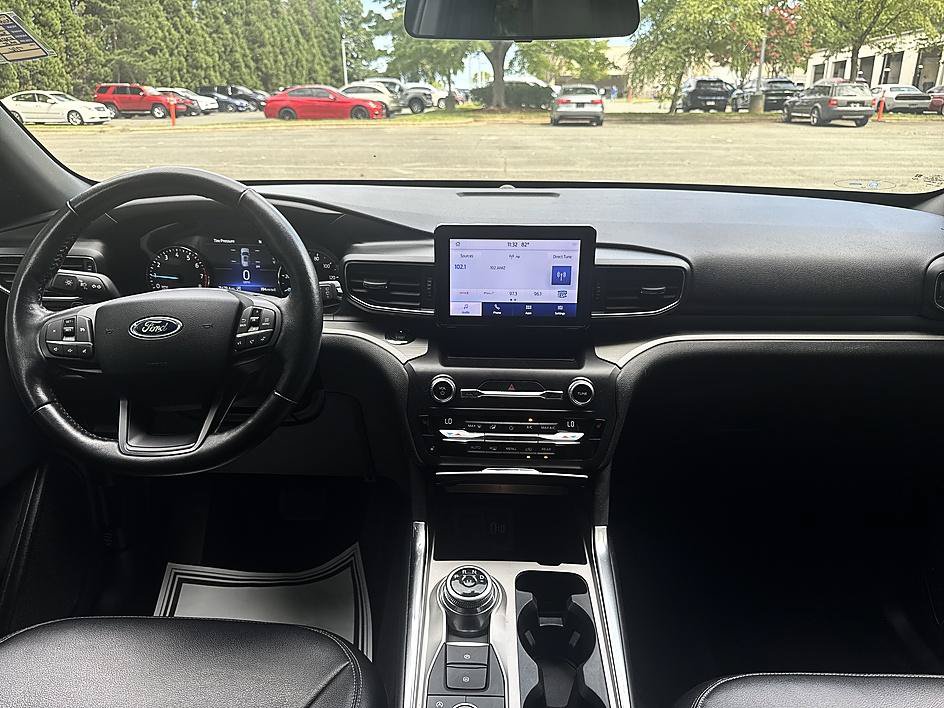 Used 2020 Ford Explorer XLT w/ Equipment Group 202A AWD/4WD image 17