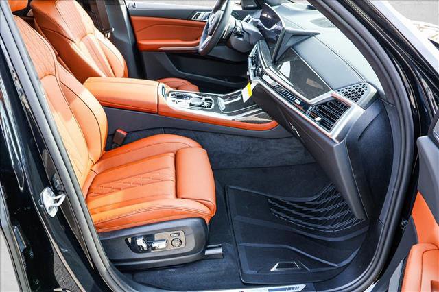 Used 2025 BMW X7 M60i w/ Climate Comfort Package AWD/4WD image 28