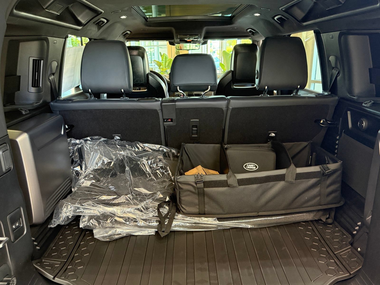 New 2026 Land Rover Defender 110 OCTA AWD/4WD image 32