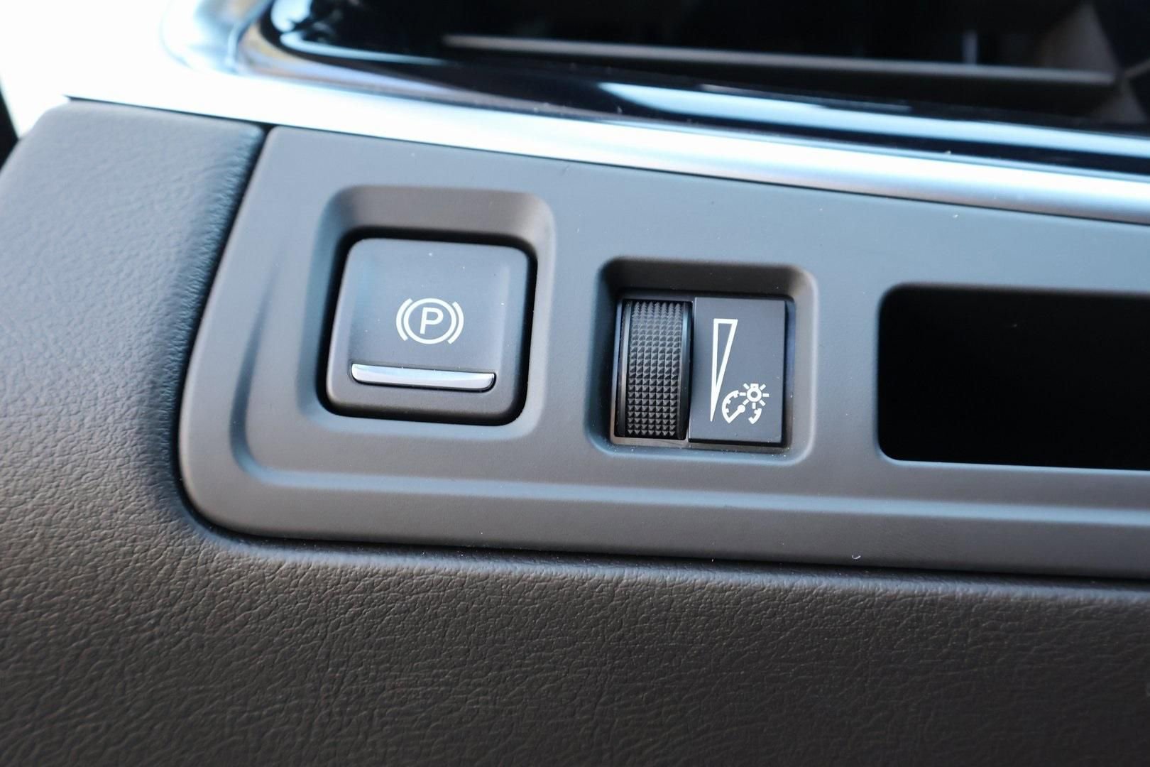 Certified 2025 Cadillac XT6 Premium Luxury image 18