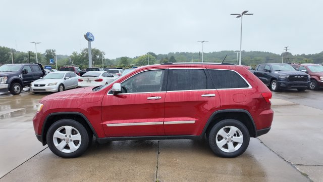 Used 2011 Jeep Grand Cherokee Laredo AWD/4WD image 4